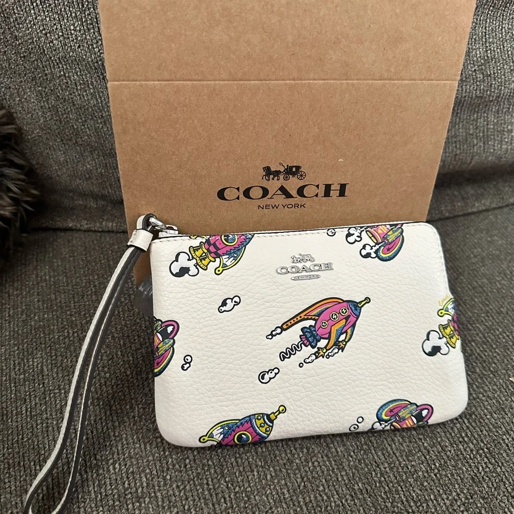 Coach rocket zip wristlet nwt in package comes with gift box - Picture 6 of 7